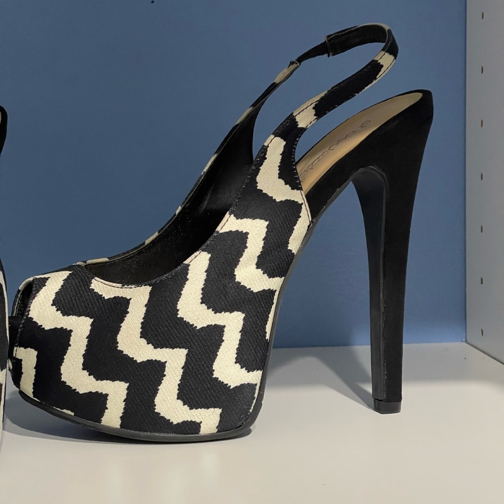 Stylish Black and White Zigzag Women's Heels